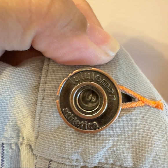 Lululemon Plaid Shorts Gray Men Size 38 - Picture 11 of 11